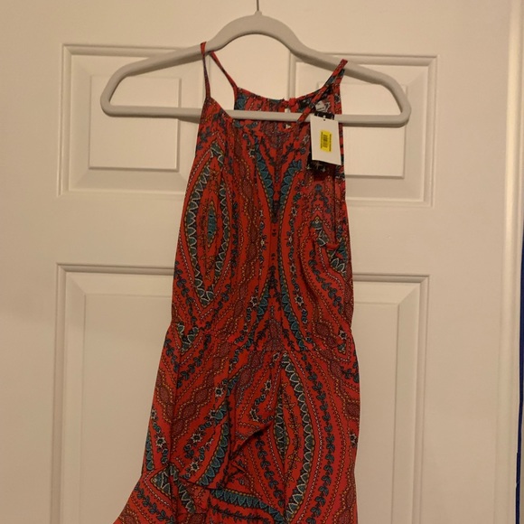 Girls dress with a print. Has ruffles new with tags - Picture 2 of 5